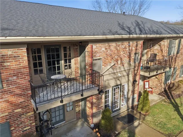 $155,000 | 1110 Chatham Park Drive, Unit E, Pittsburgh, PA 15220