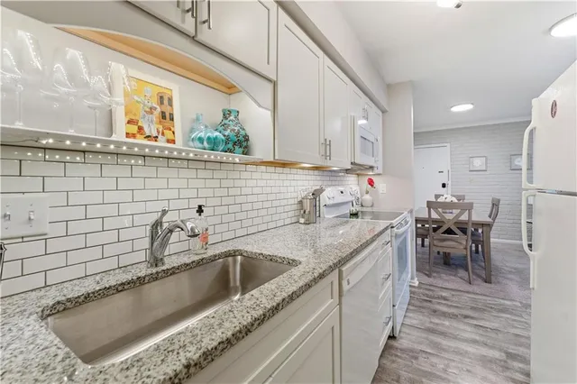 $155,000 | 1110 Chatham Park Drive, Unit E, Pittsburgh, PA 15220