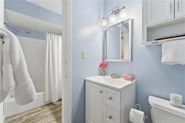 $155,000 | 1110 Chatham Park Drive, Unit E, Pittsburgh, PA 15220