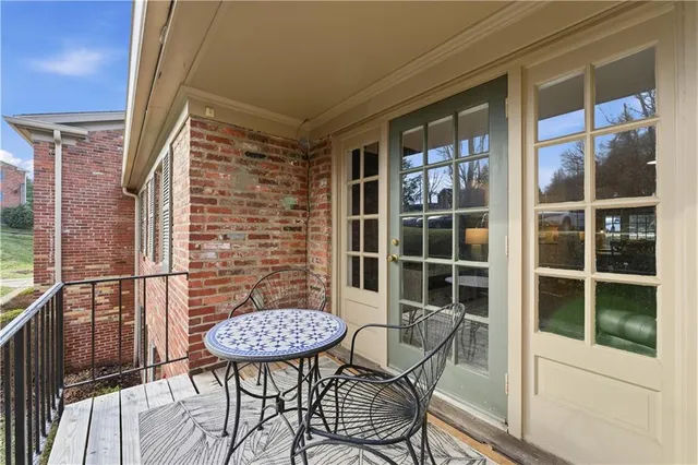 $155,000 | 1110 Chatham Park Drive, Unit E, Pittsburgh, PA 15220