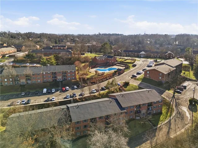 $155,000 | 1110 Chatham Park Drive, Unit E, Pittsburgh, PA 15220