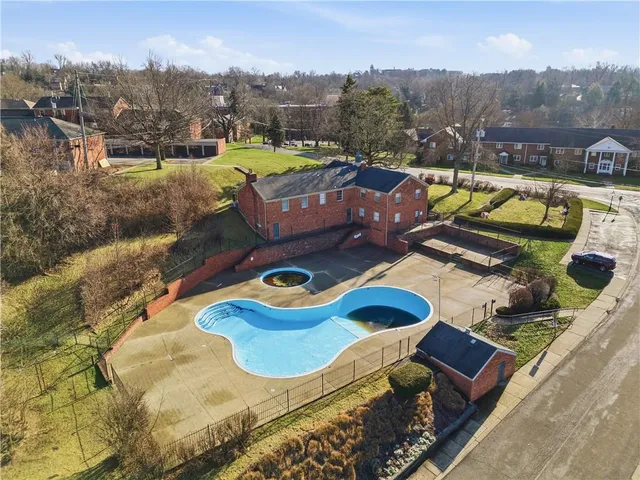 $155,000 | 1110 Chatham Park Drive, Unit E, Pittsburgh, PA 15220