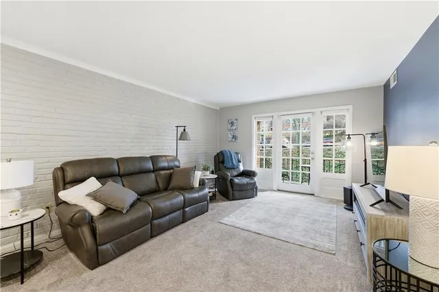 $155,000 | 1110 Chatham Park Drive, Unit E, Pittsburgh, PA 15220