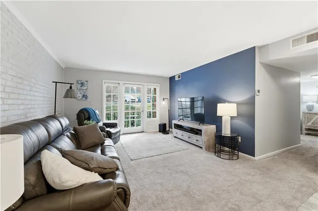 $155,000 | 1110 Chatham Park Drive, Unit E, Pittsburgh, PA 15220