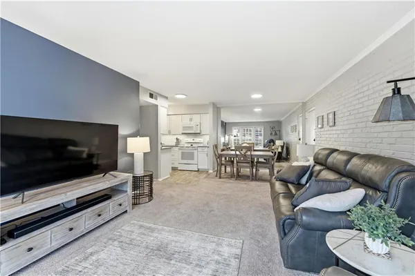 $150,000 | 1110 Chatham Park Drive, Unit E, Pittsburgh, PA 15220