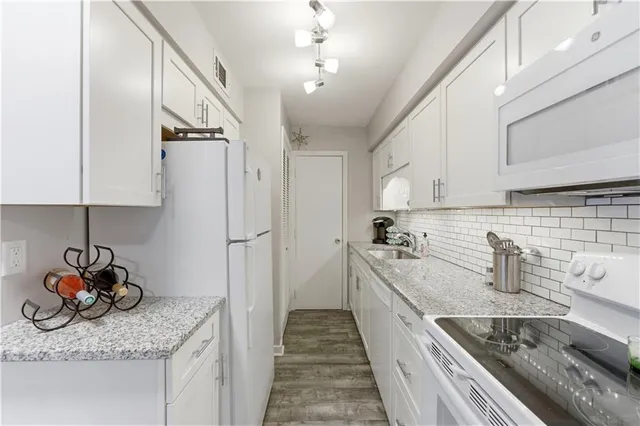 $155,000 | 1110 Chatham Park Drive, Unit E, Pittsburgh, PA 15220