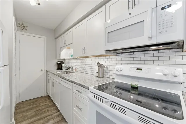 $155,000 | 1110 Chatham Park Drive, Unit E, Pittsburgh, PA 15220