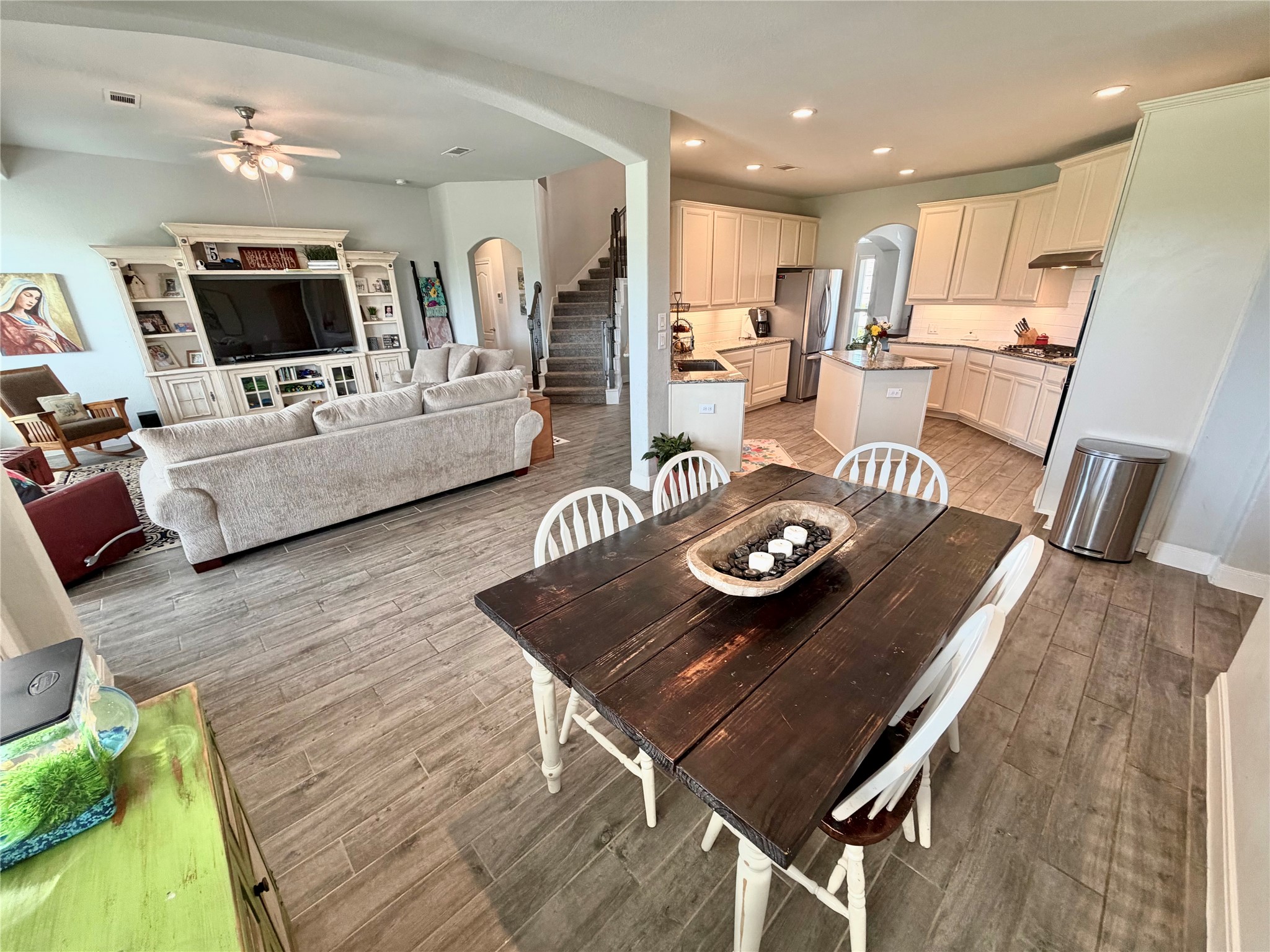 1217 Laurel Loop Angleton, TX 77515 - Photo 13 of 50