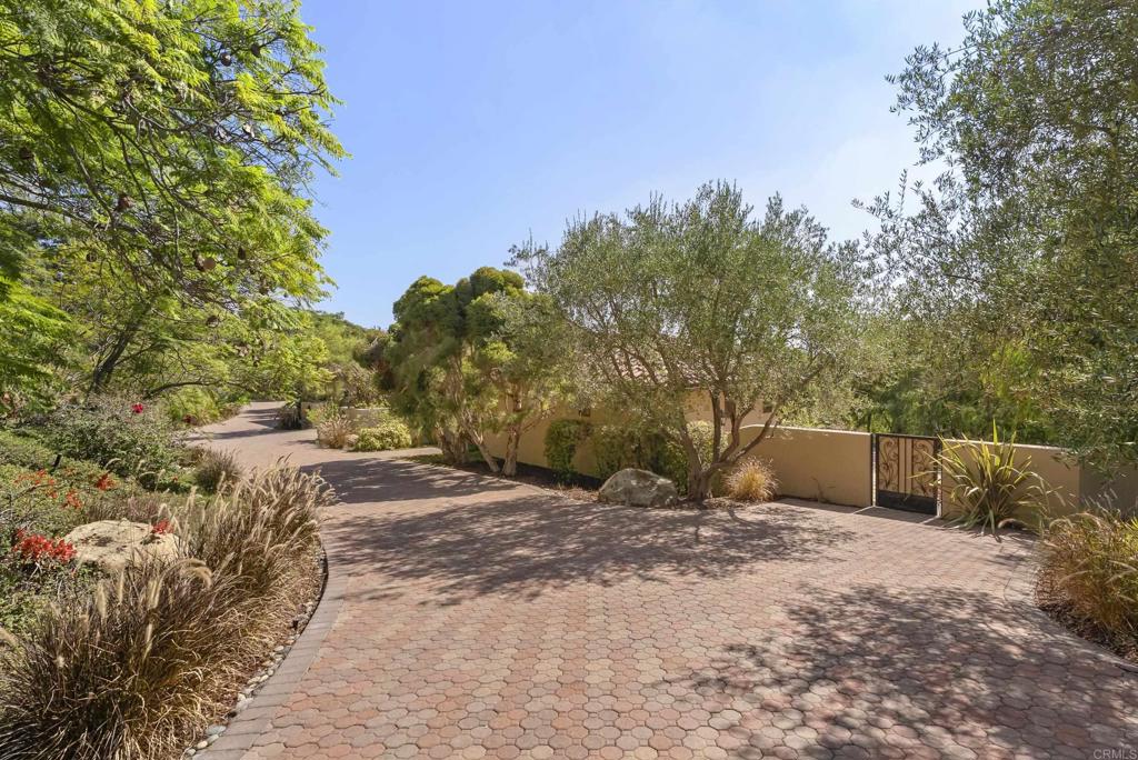 3435 Jasmine Crest Encinitas, CA 92024 - Photo 13 of 41