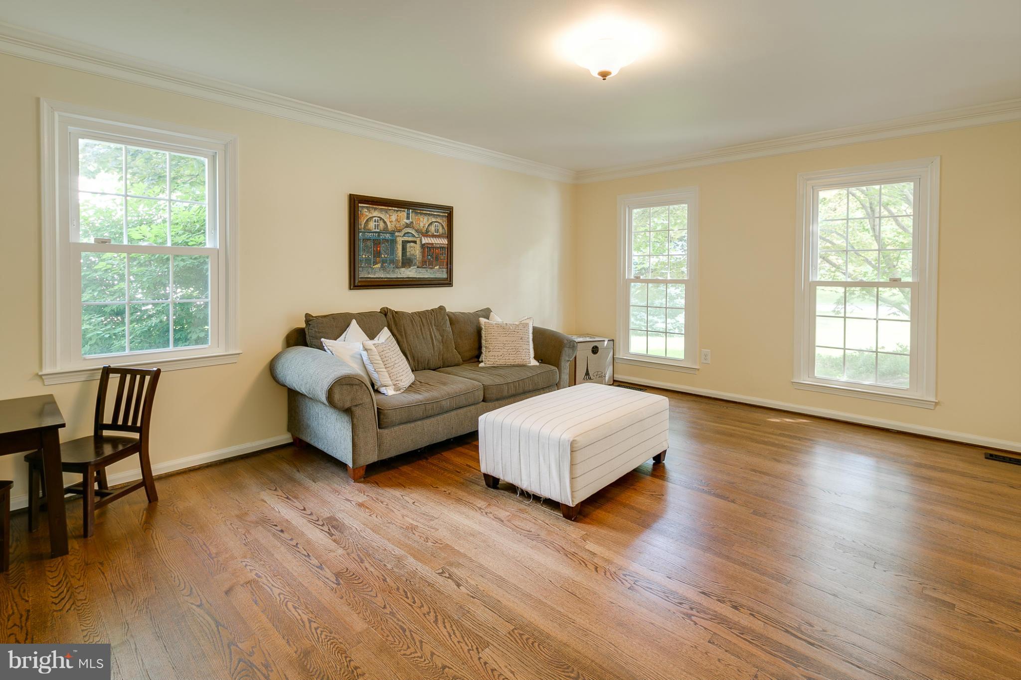 5142 Durham Road West Columbia, MD 21044 - Photo 8 of 30 Living Room