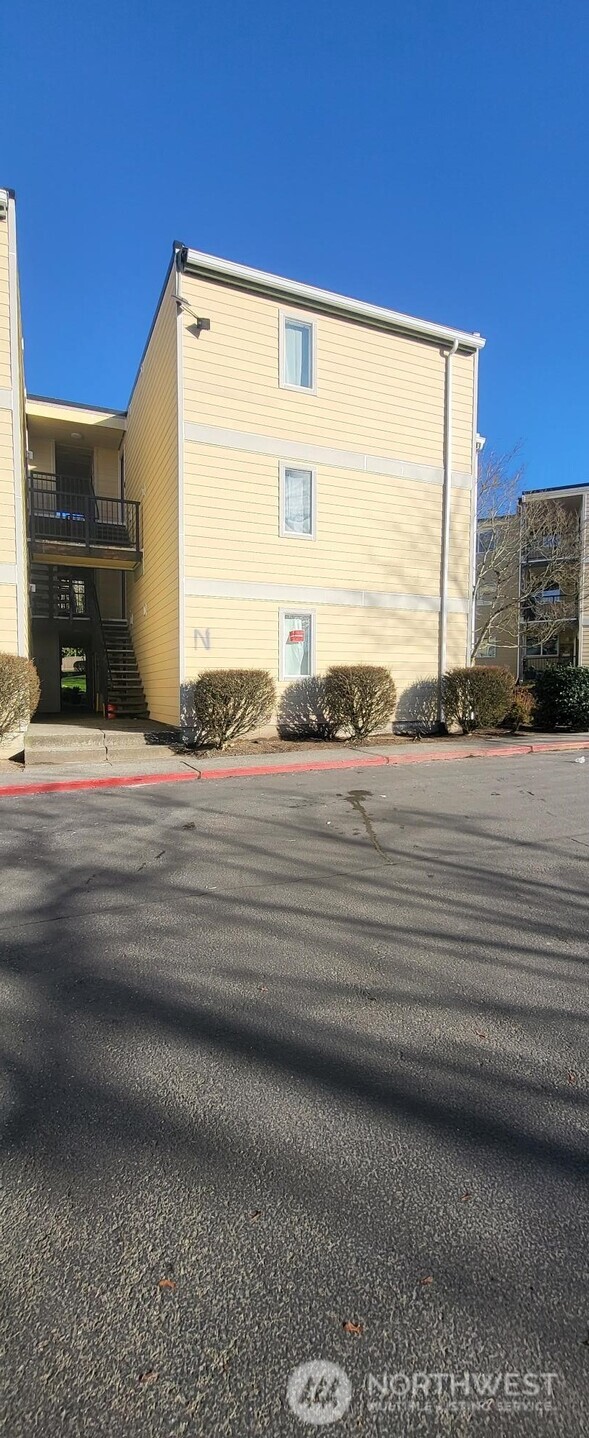 13011 East Gibson Road, Unit N325 Everett, WA 98204 - Photo 1 of 24