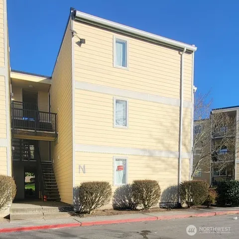 $2,100 | 13011 East Gibson Road, Unit N325, Everett, WA 98204