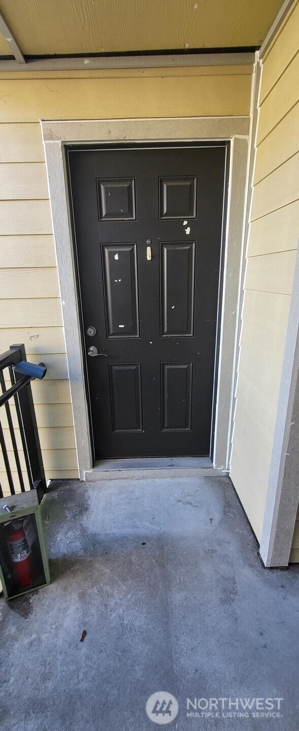 13011 East Gibson Road, Unit N325 Everett, WA 98204 - Photo 2 of 24