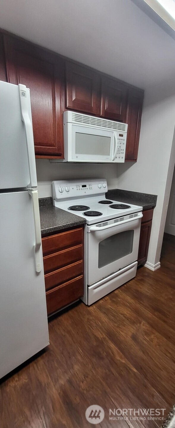 13011 East Gibson Road, Unit N325 Everett, WA 98204 - Photo 4 of 24