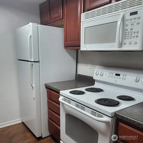 $2,100 | 13011 East Gibson Road, Unit N325, Everett, WA 98204