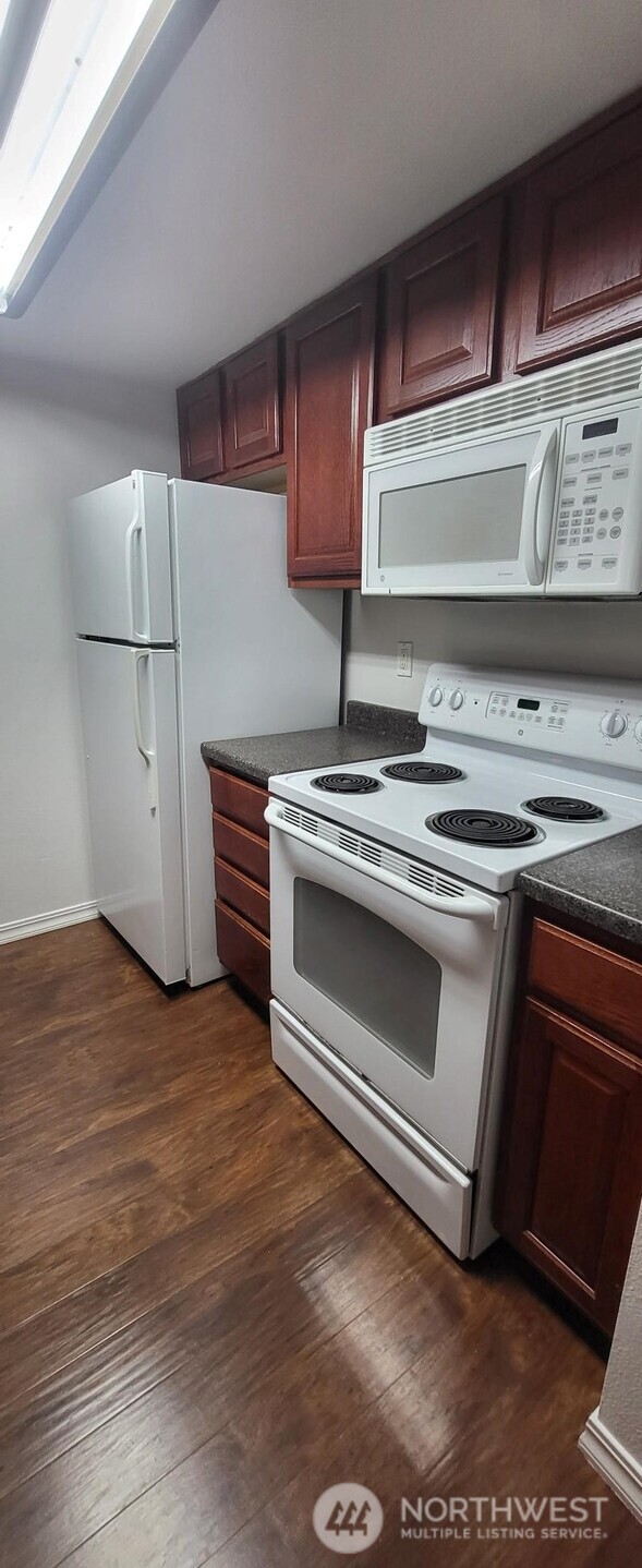 13011 East Gibson Road, Unit N325 Everett, WA 98204 - Photo 5 of 24