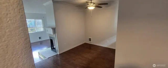 $2,100 | 13011 East Gibson Road, Unit N325, Everett, WA 98204