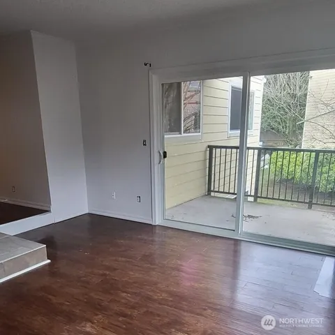 $2,100 | 13011 East Gibson Road, Unit N325, Everett, WA 98204