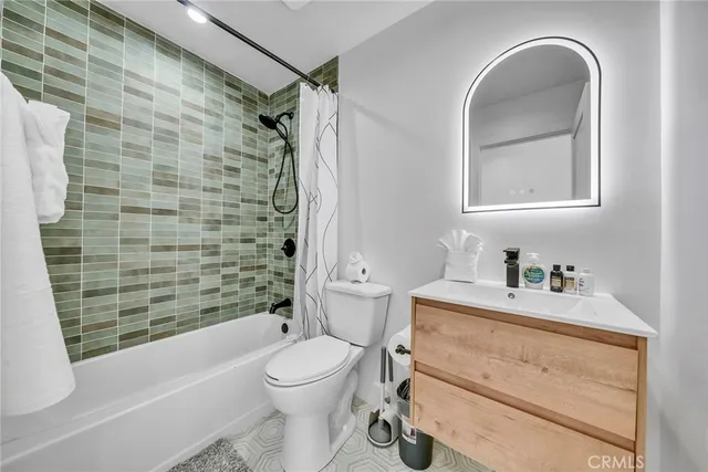 $8,800 | 15333 Lemay Street, Van Nuys, CA 91406