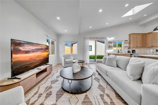 $8,800 | 15333 Lemay Street, Van Nuys, CA 91406