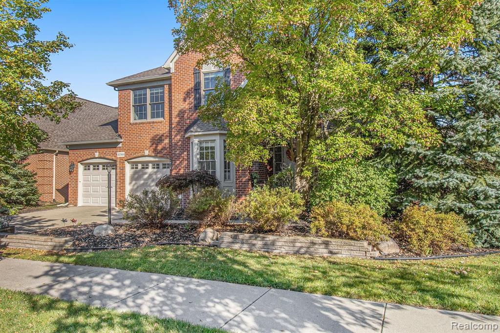41568 Thoreau Ridge Novi, MI 48377 - Photo 3 of 36