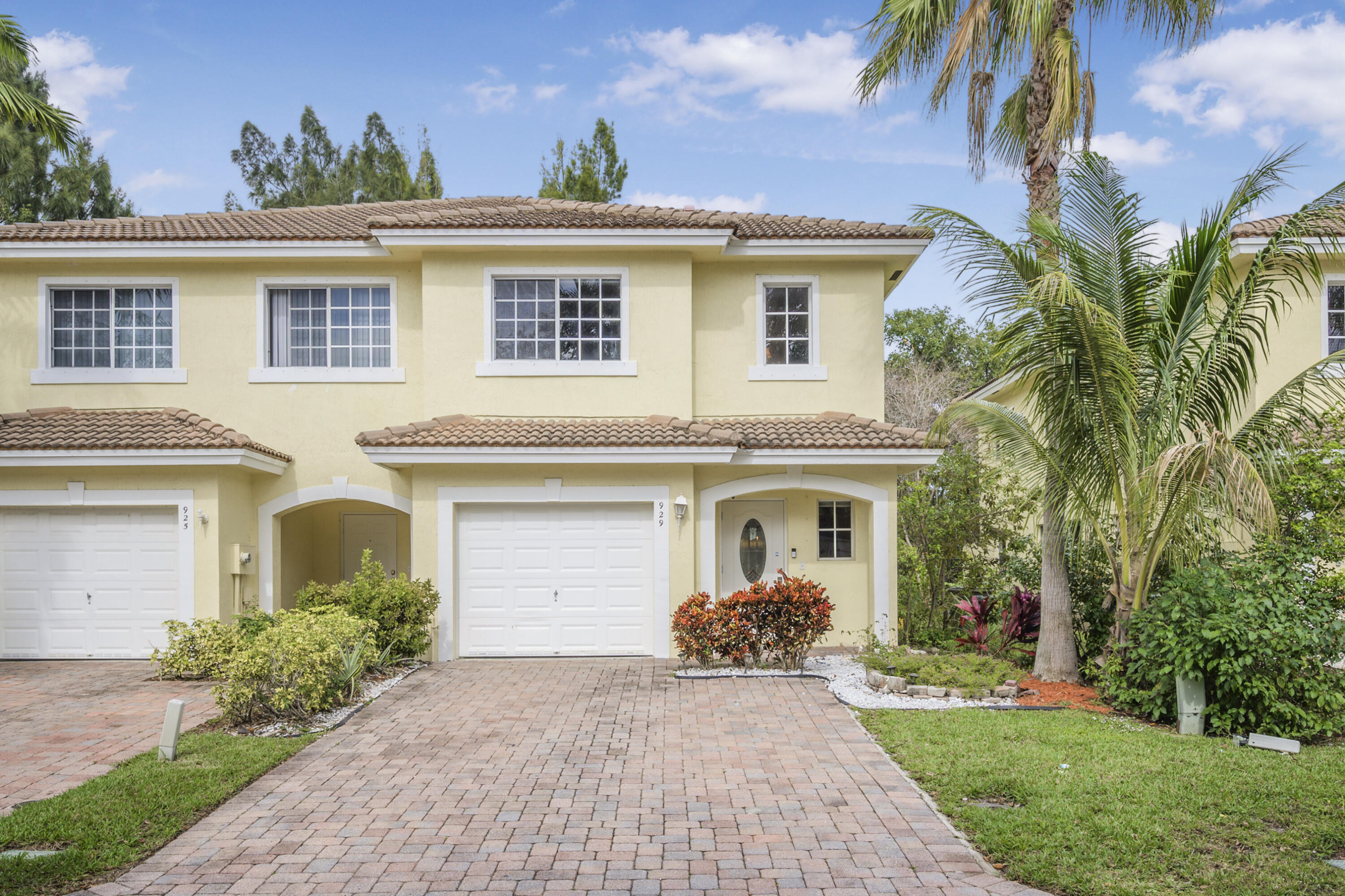 929 Imperial Lake Road West Palm Beach, FL 33413 - Photo 1 of 16 Front