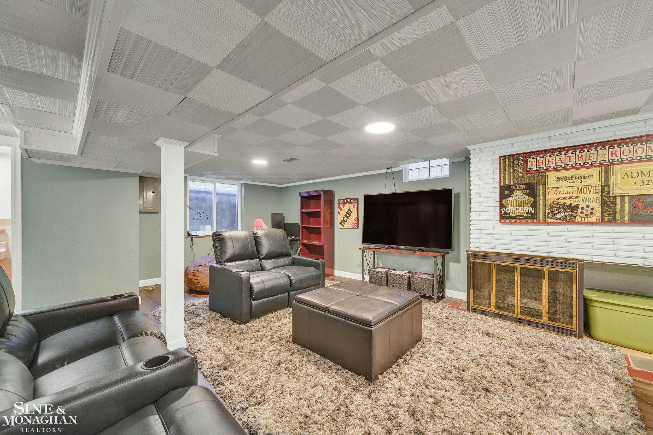 1886 Severn Road Grosse Pointe Woods, MI 48236 - Photo 25 of 38