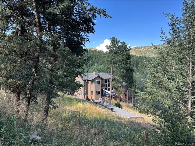 a view of a house with a yard