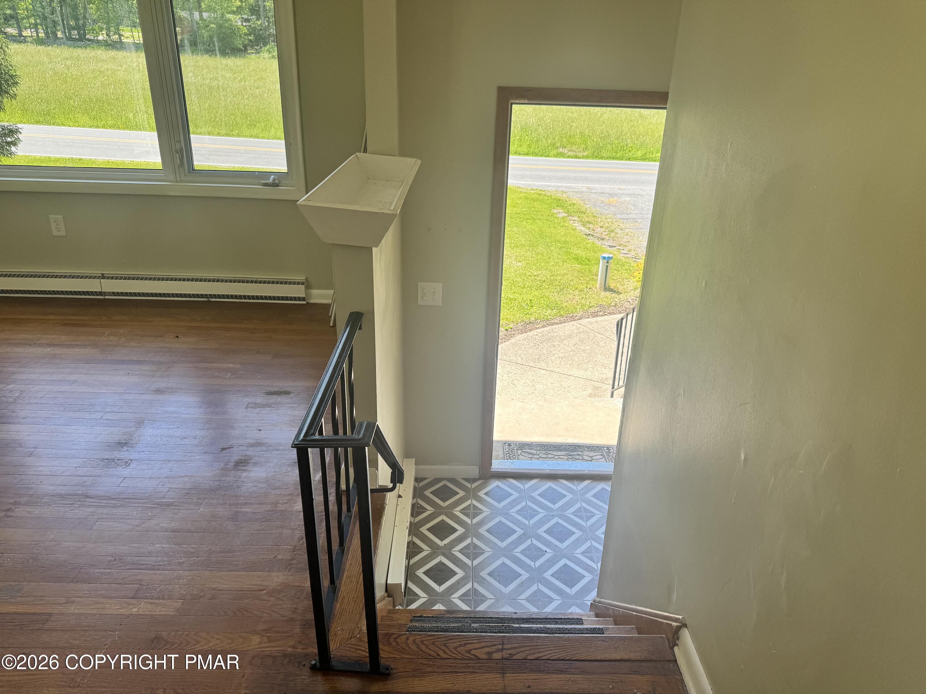 333 Shine Hill Road Henryville, PA 18332 - Photo 4 of 20 Entry