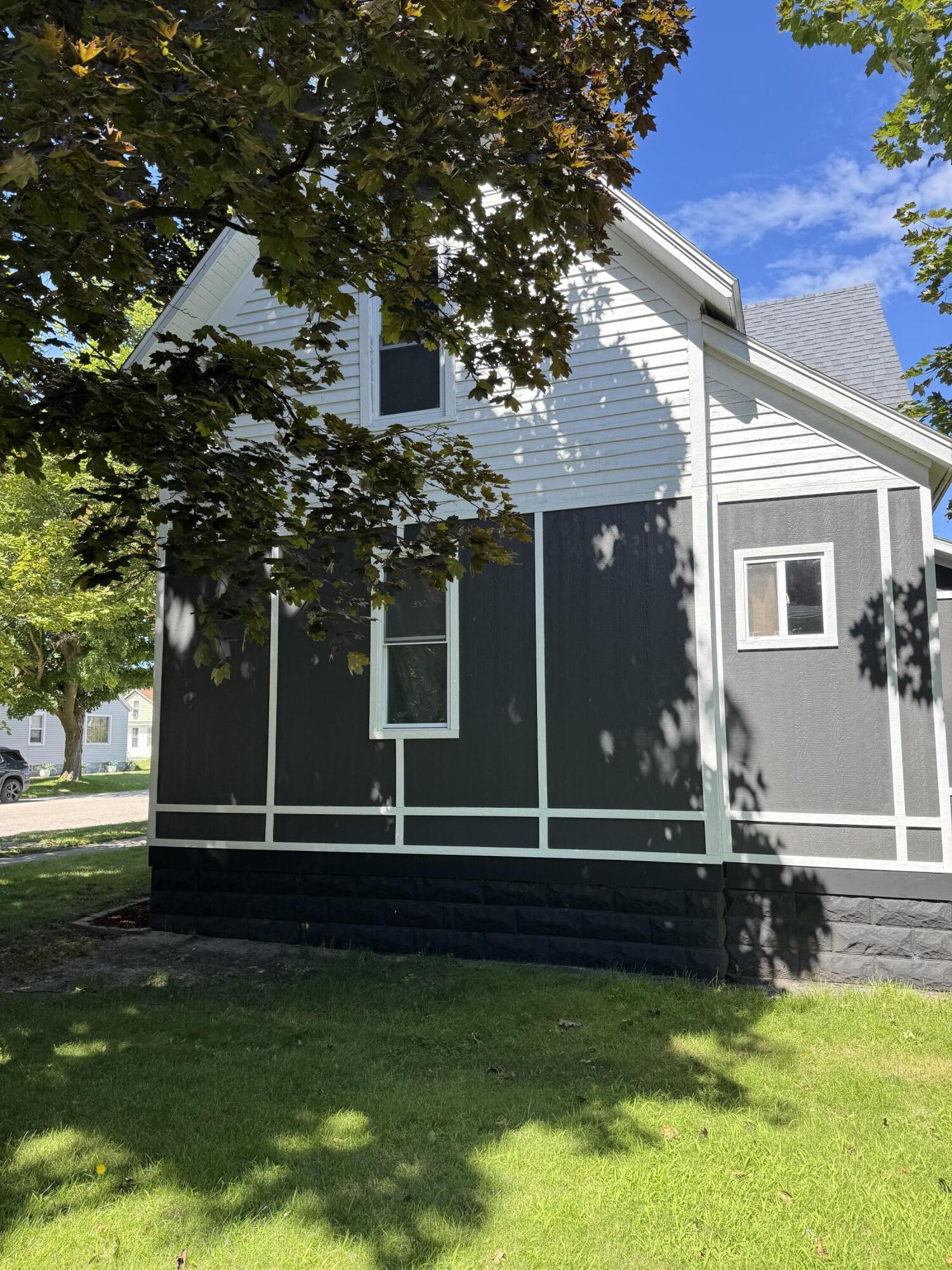 805 High Street Manistee, MI 49660 - Photo 9 of 22 Southside Of Home