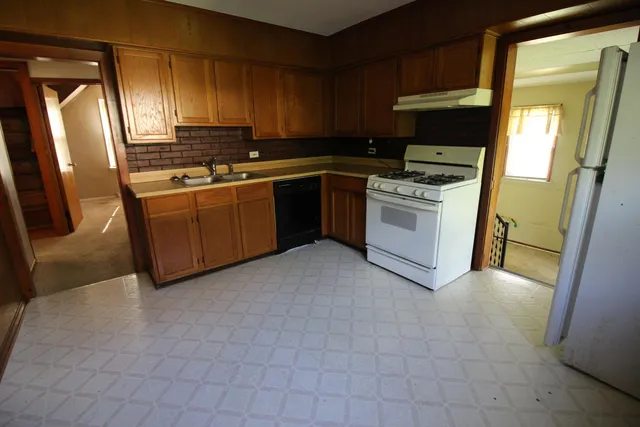 $120,000 | 28889 Hillview Street, Roseville, MI 48066