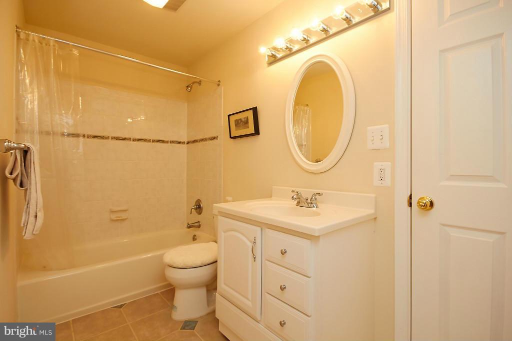 9722 Hidden Valley Road Vienna, VA 22181 - Photo 19 of 22 Bath