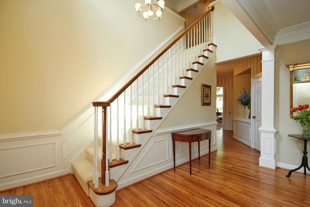 9722 Hidden Valley Road Vienna, VA 22181 - Photo 4 of 22 Interior (General)