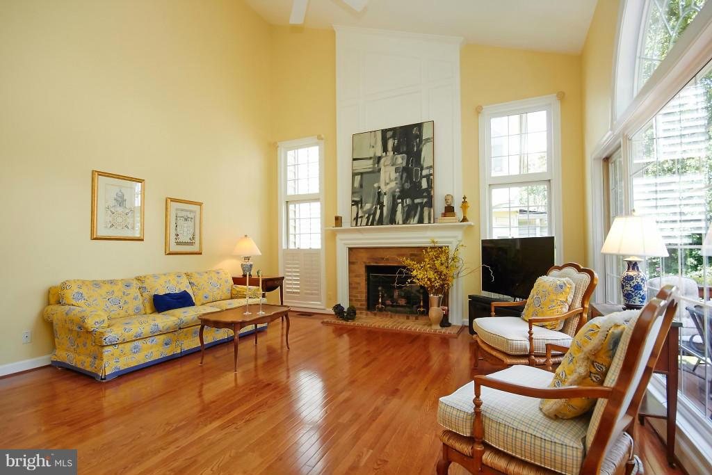 9722 Hidden Valley Road Vienna, VA 22181 - Photo 6 of 22 Family Room