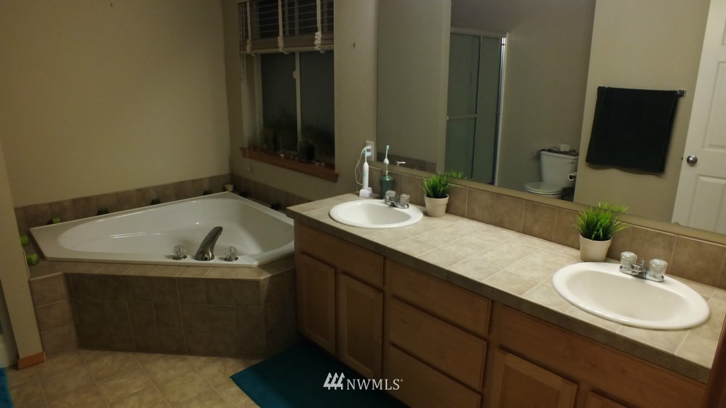 5119 Northeast 10th Place Renton, WA 98059 - Photo 12 of 15