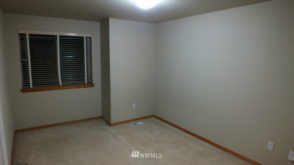 5119 Northeast 10th Place Renton, WA 98059 - Photo 13 of 15