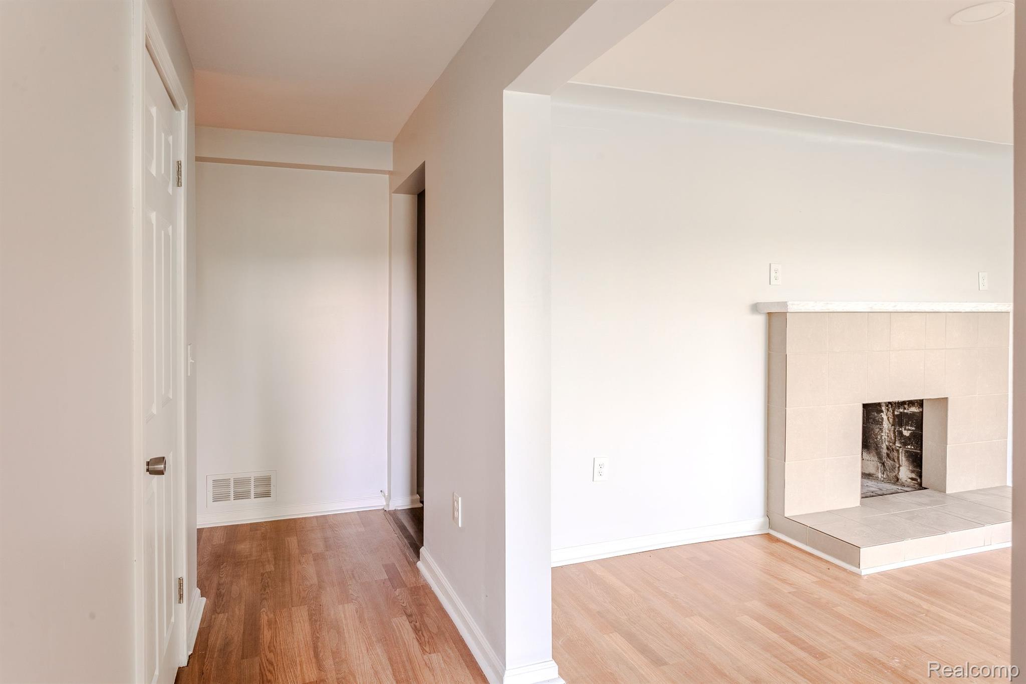 7860 Wayne Road Romulus, MI 48174 - Photo 7 of 34 Gallery Image 7