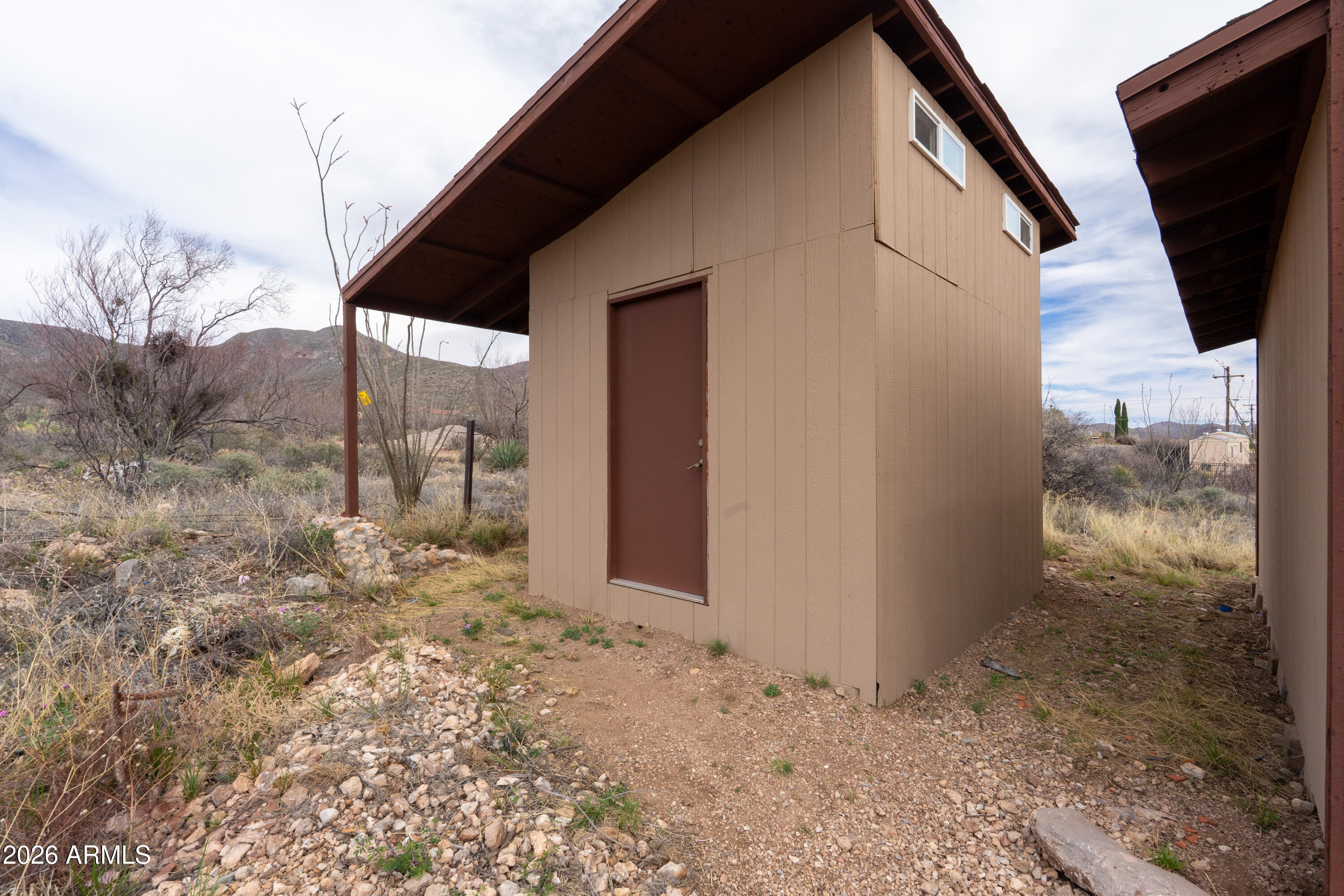 4 Cochise Lane Bisbee, AZ 85603 - Photo 59 of 72 a backyard of a house with lots of green space