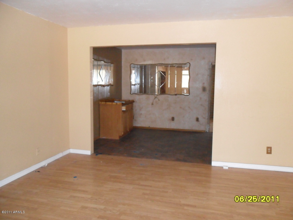 21414 South Greenfield Road Gilbert, AZ 85298 - Photo 3 of 8 Dining towards kitchen