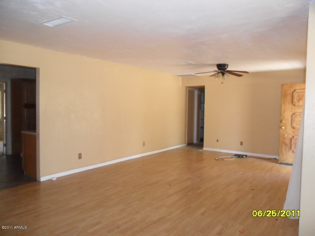 21414 South Greenfield Road Gilbert, AZ 85298 - Photo 4 of 8 Dining towards living room