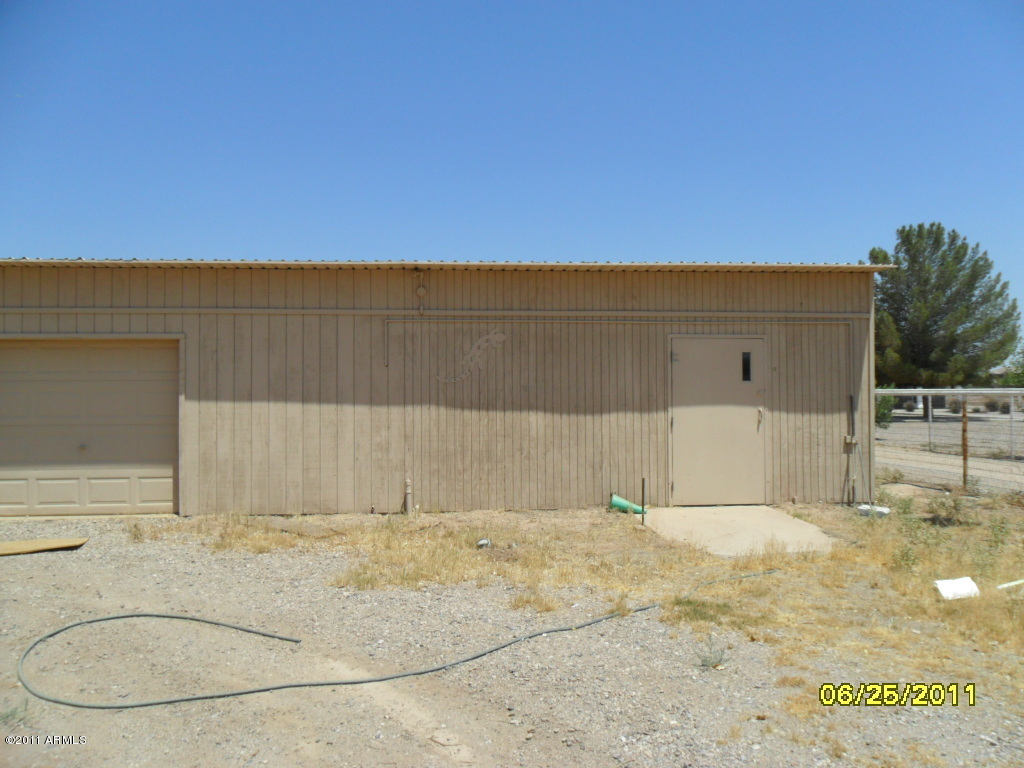 21414 South Greenfield Road Gilbert, AZ 85298 - Photo 5 of 8 1-car garage w/office area