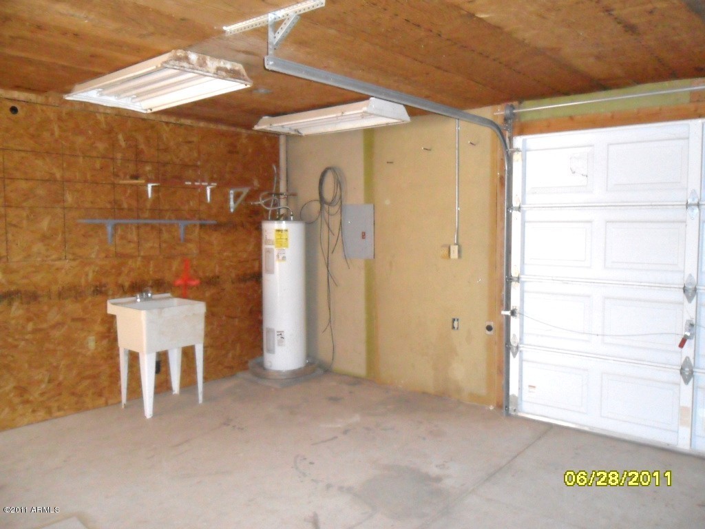 21414 South Greenfield Road Gilbert, AZ 85298 - Photo 6 of 8 1-car garage