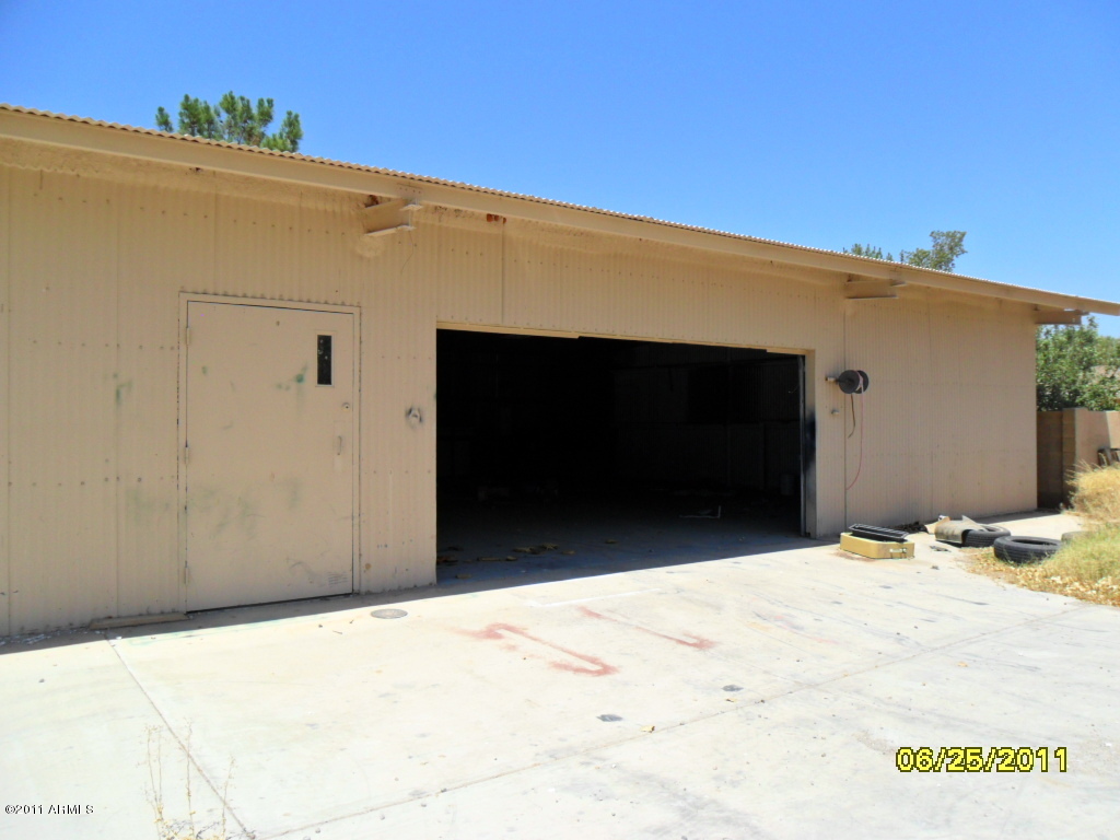 21414 South Greenfield Road Gilbert, AZ 85298 - Photo 7 of 8 LARGE storage garage with 110/220v