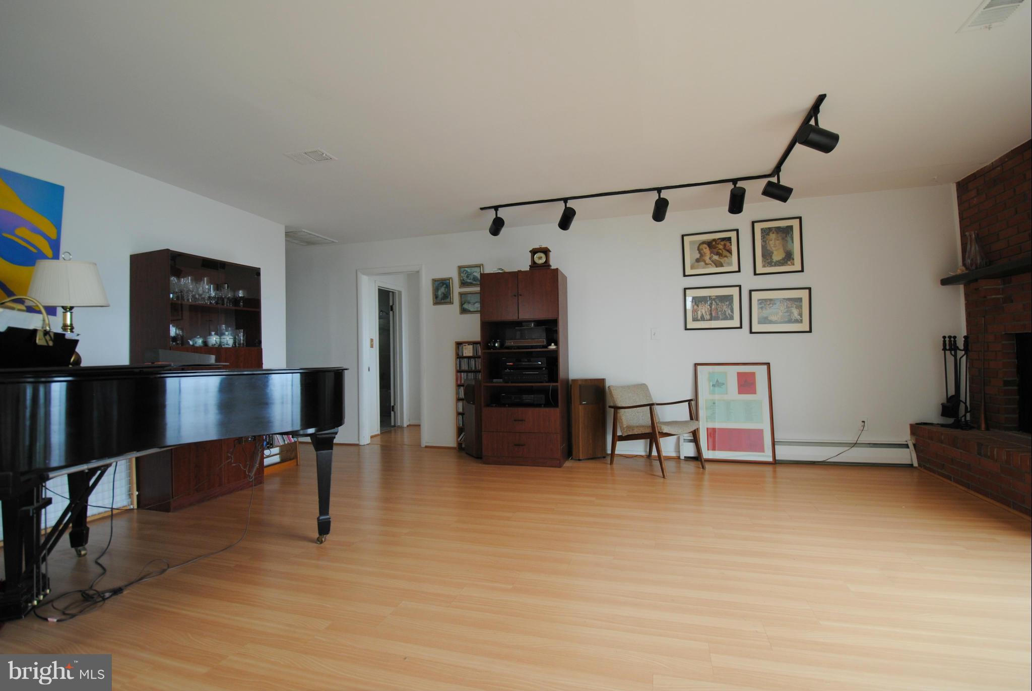 4237 Kings Road Edgewater, MD 21037 - Photo 20 of 30 Family Room