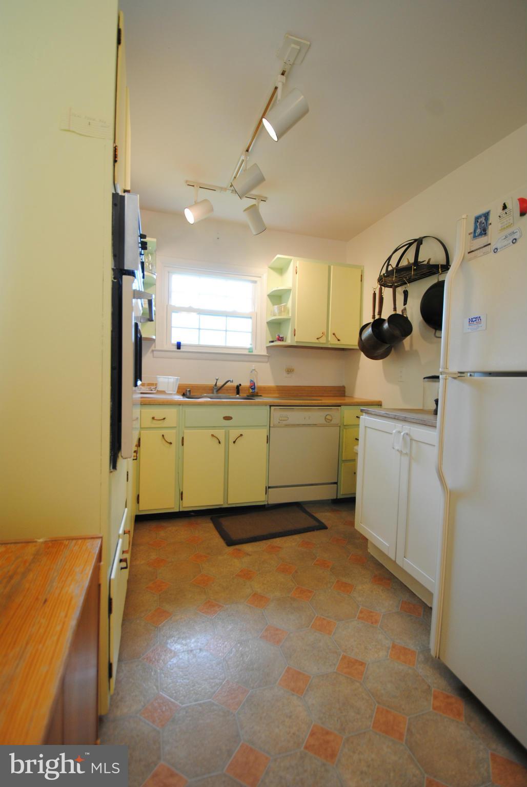 4237 Kings Road Edgewater, MD 21037 - Photo 4 of 30 Kitchen
