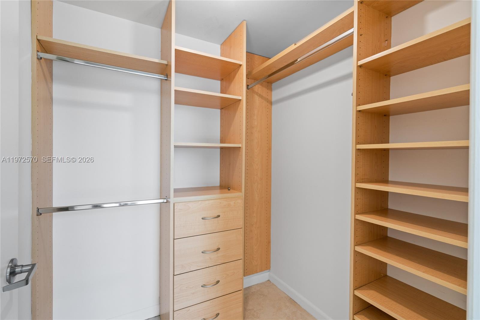 350 South Miami Avenue, Unit 2210 Miami, FL 33130 - Photo 17 of 26