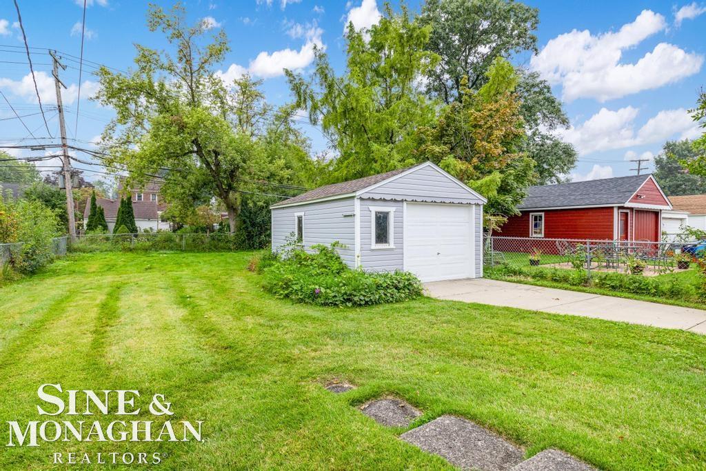 1817 Roslyn Road Grosse Pointe, MI 48236 - Photo 21 of 29 50163346-BE9E327B-E7D8-42C9-A25A-2E7AA448471B.JPG