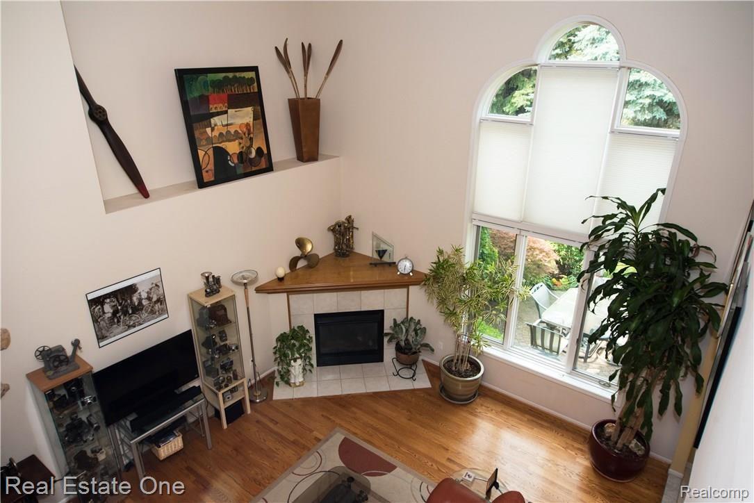 2008 Somerville Road Rochester, MI 48307 - Photo 4 of 24 Two Story Great Room