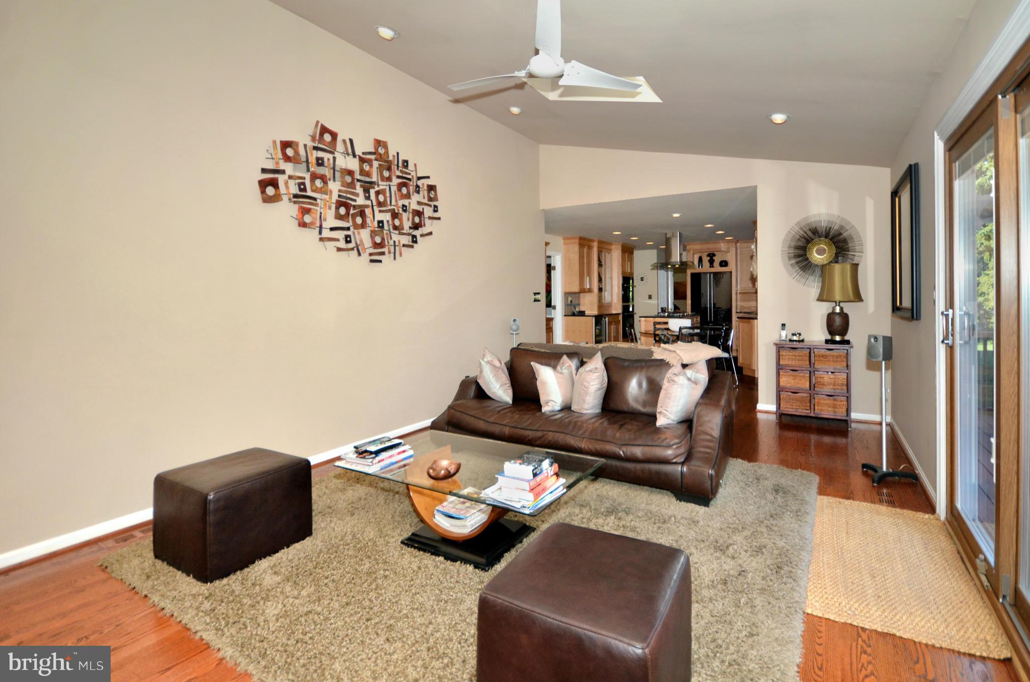 14013 Manor Road Baldwin, MD 21013 - Photo 11 of 30 Living Room