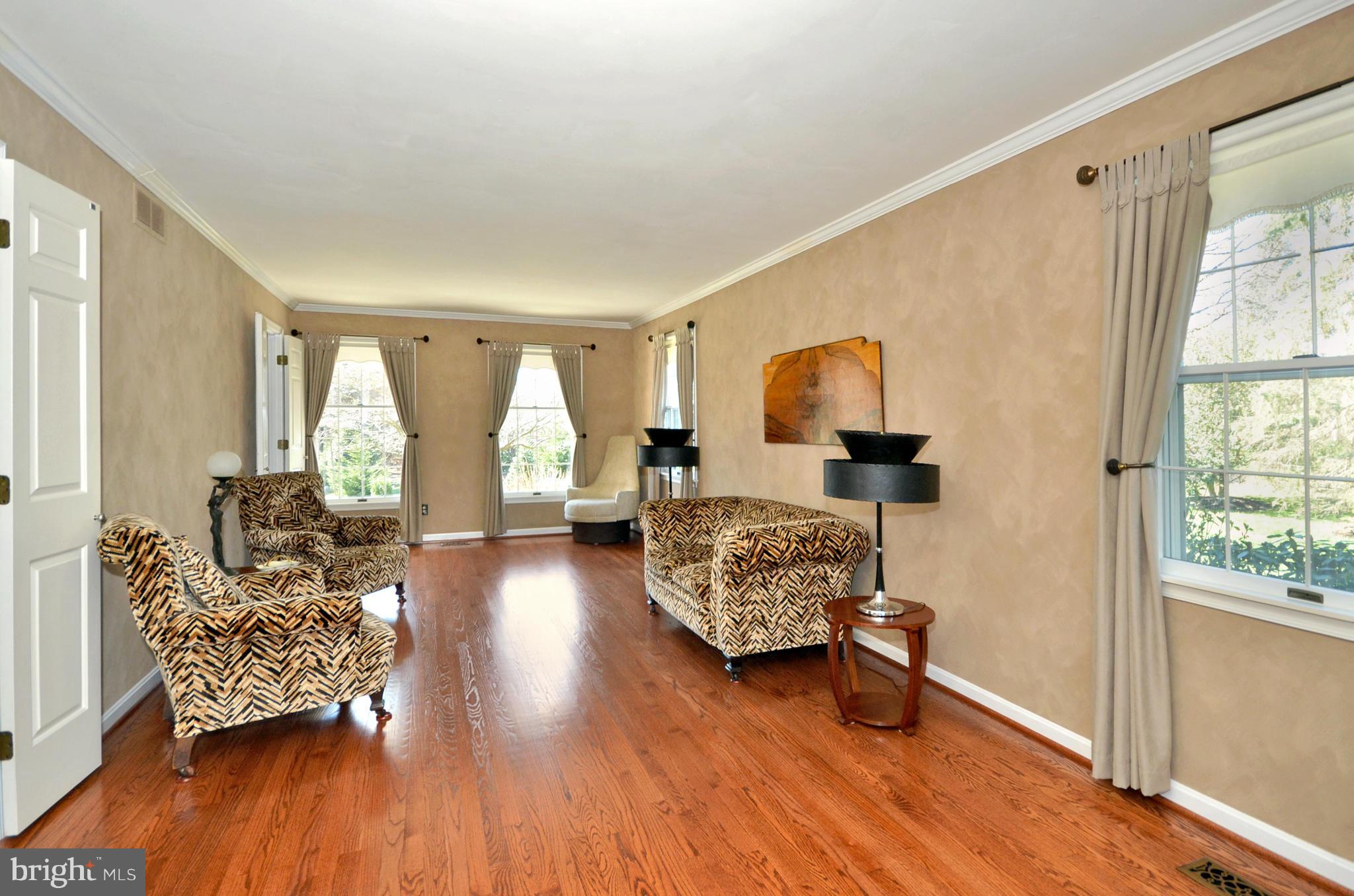 14013 Manor Road Baldwin, MD 21013 - Photo 14 of 30 Living Room